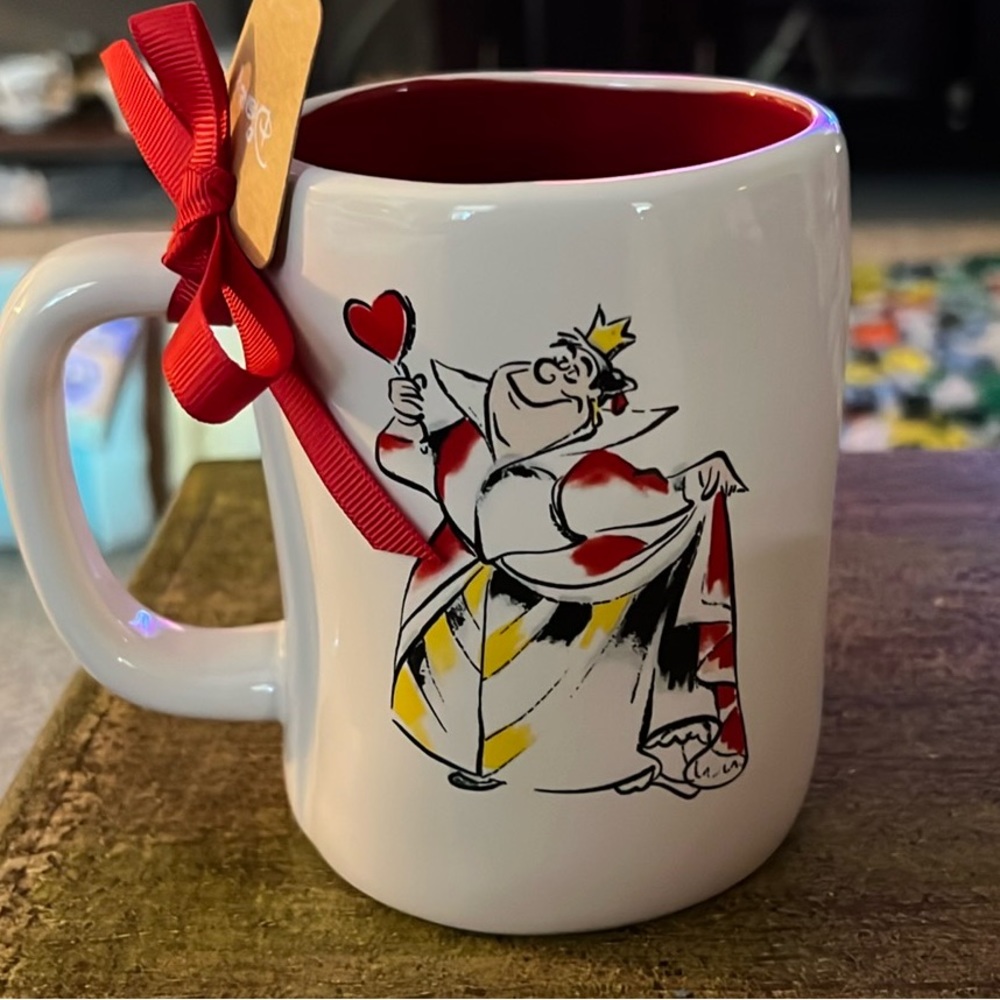 NWT Rae Dunn Disney Queen of Hearts Mug